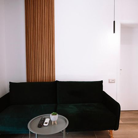 Barrikada Str Modern Apartments - The Nest Tirana Exterior photo