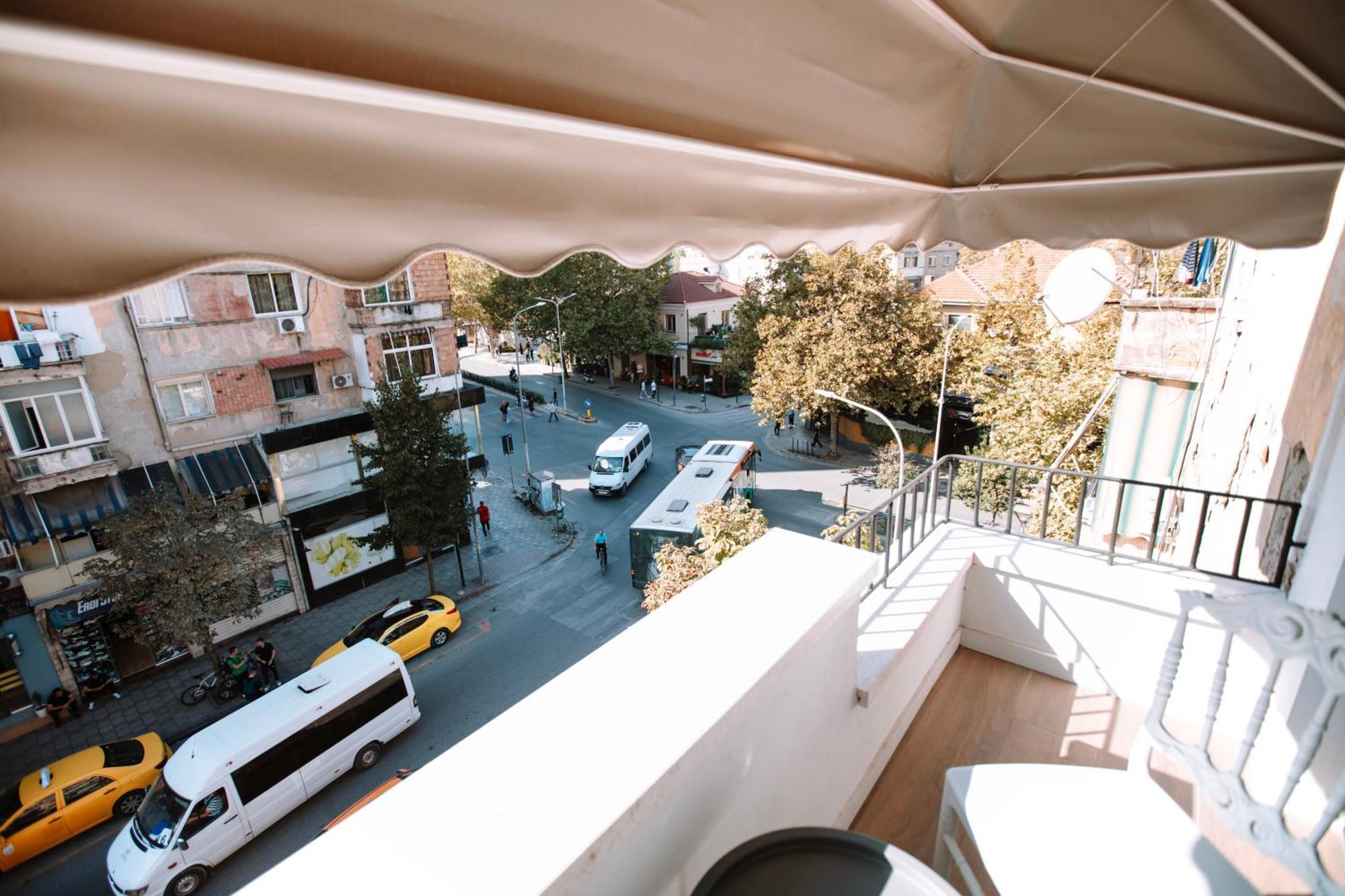 Barrikada Str Modern Apartments - The Nest Tirana Exterior photo